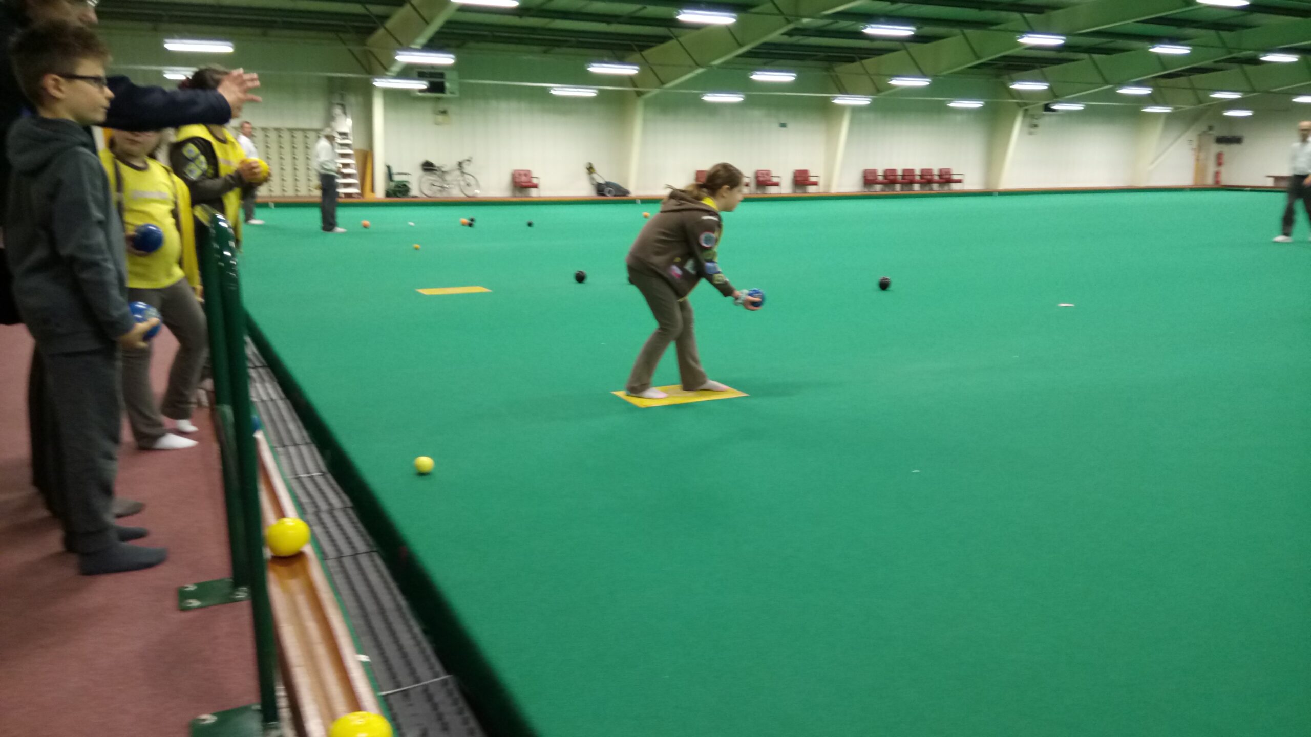 Brownies at Indoor Bowling 2017