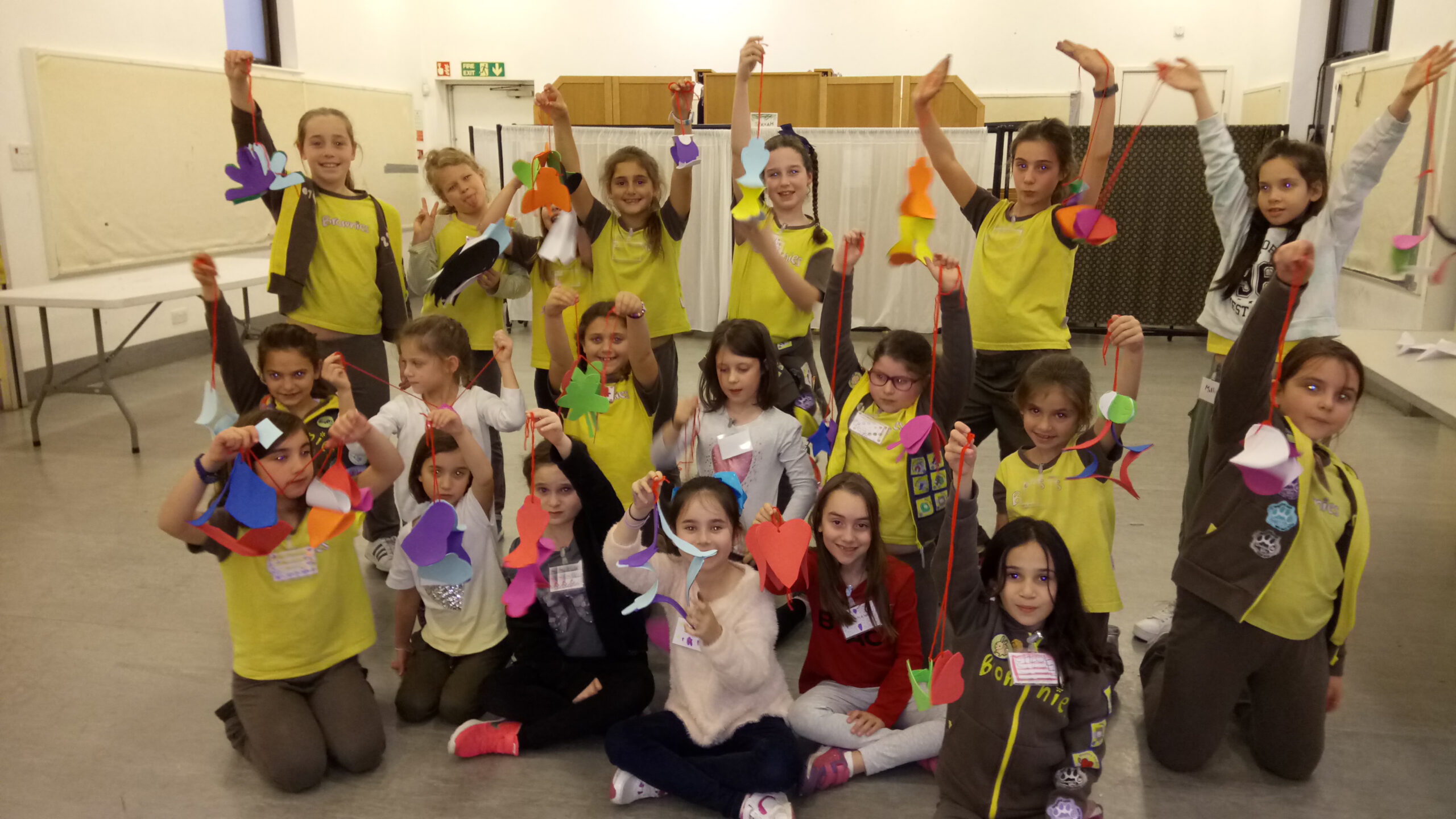Brownies Making Succah Decorations Sept 2017