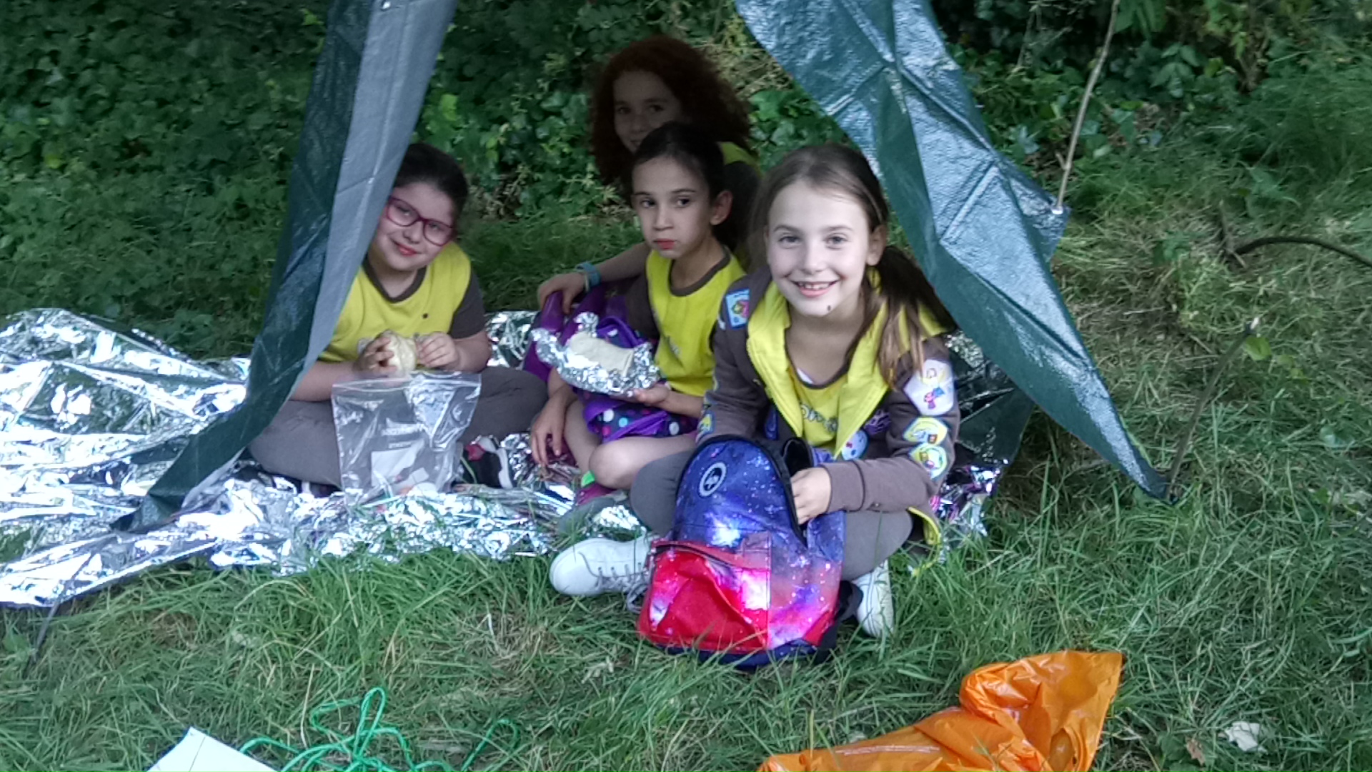 Brownies Making Shelters July 2017