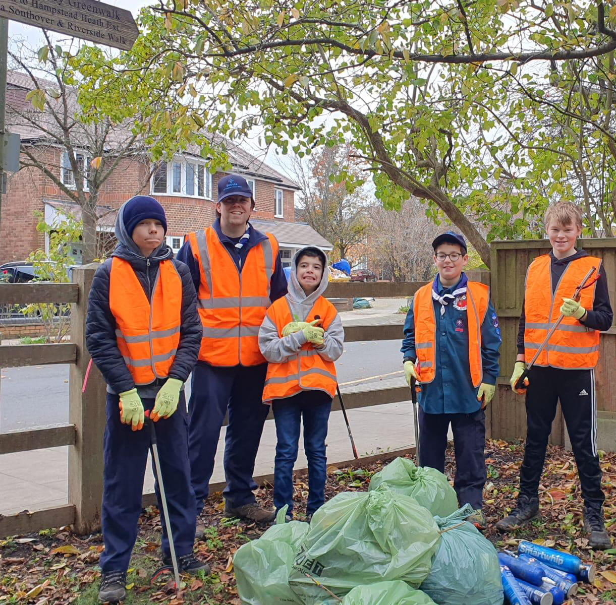 20th Finchley Scouts help to collect litter for Mizvah Day 2023