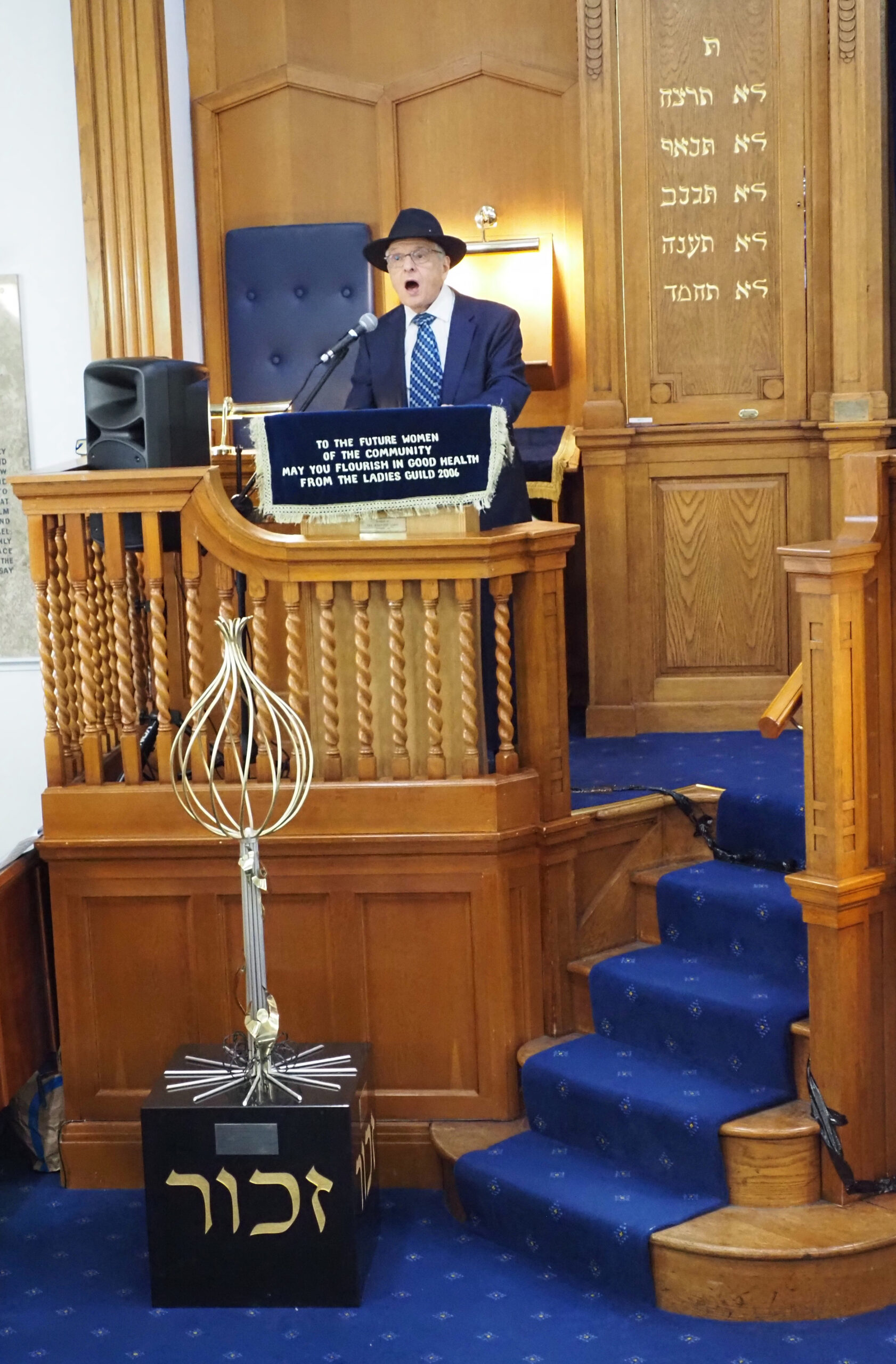 Memorial Prayer sung by Cantor Stephen Robins ARCM