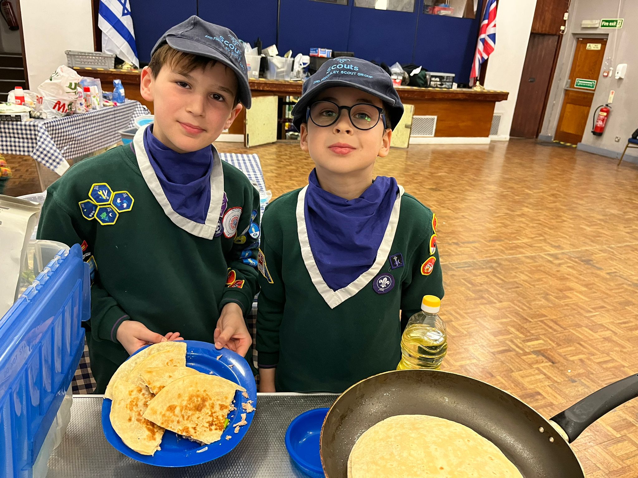 Scouting : Making tuna cheese and pepper quesadillas
