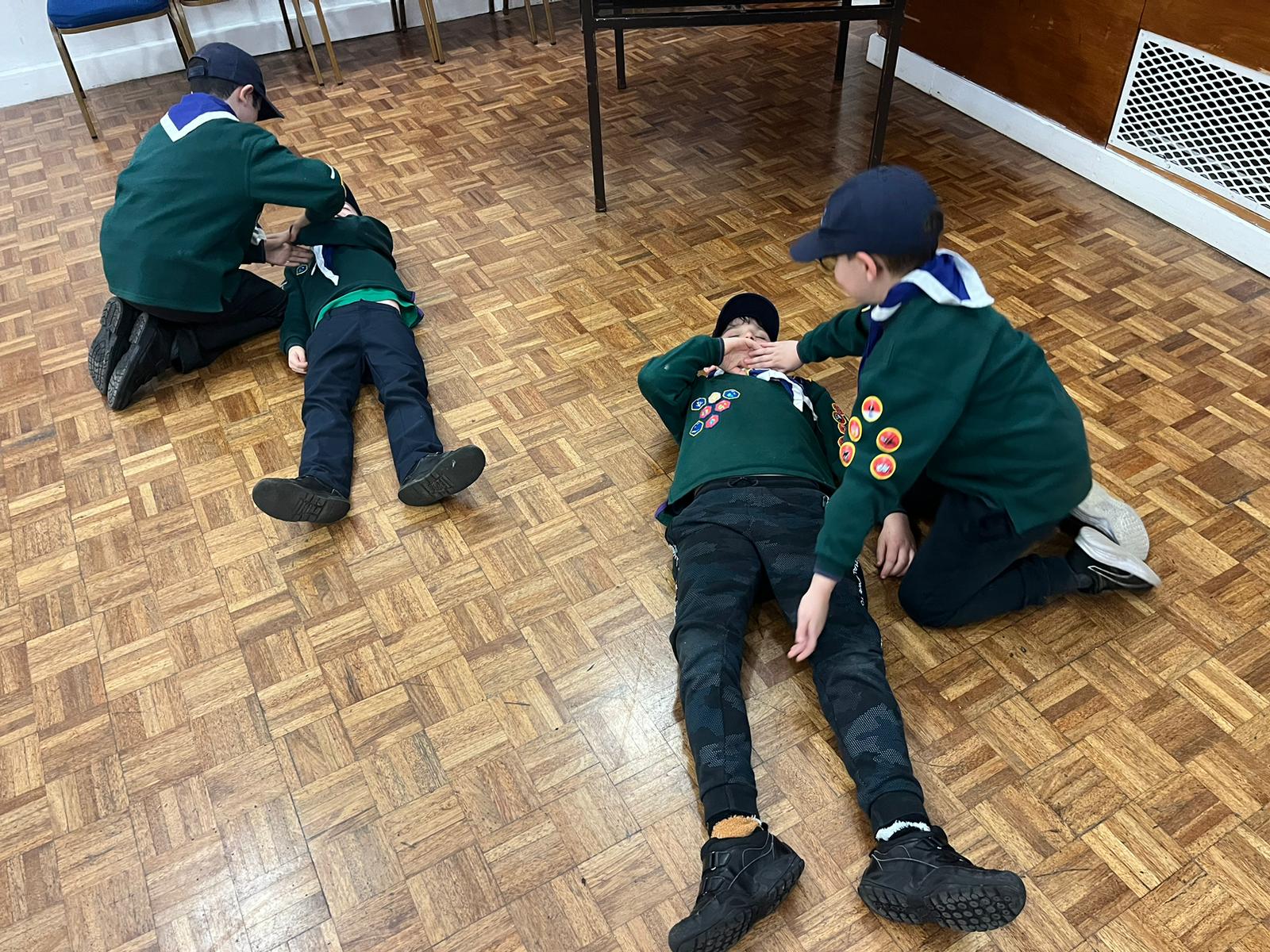 Scouting : Practising the recovery position for our first aid badge