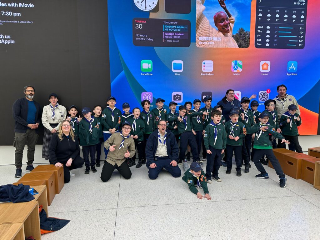 Scouting : Visiting the Apple store