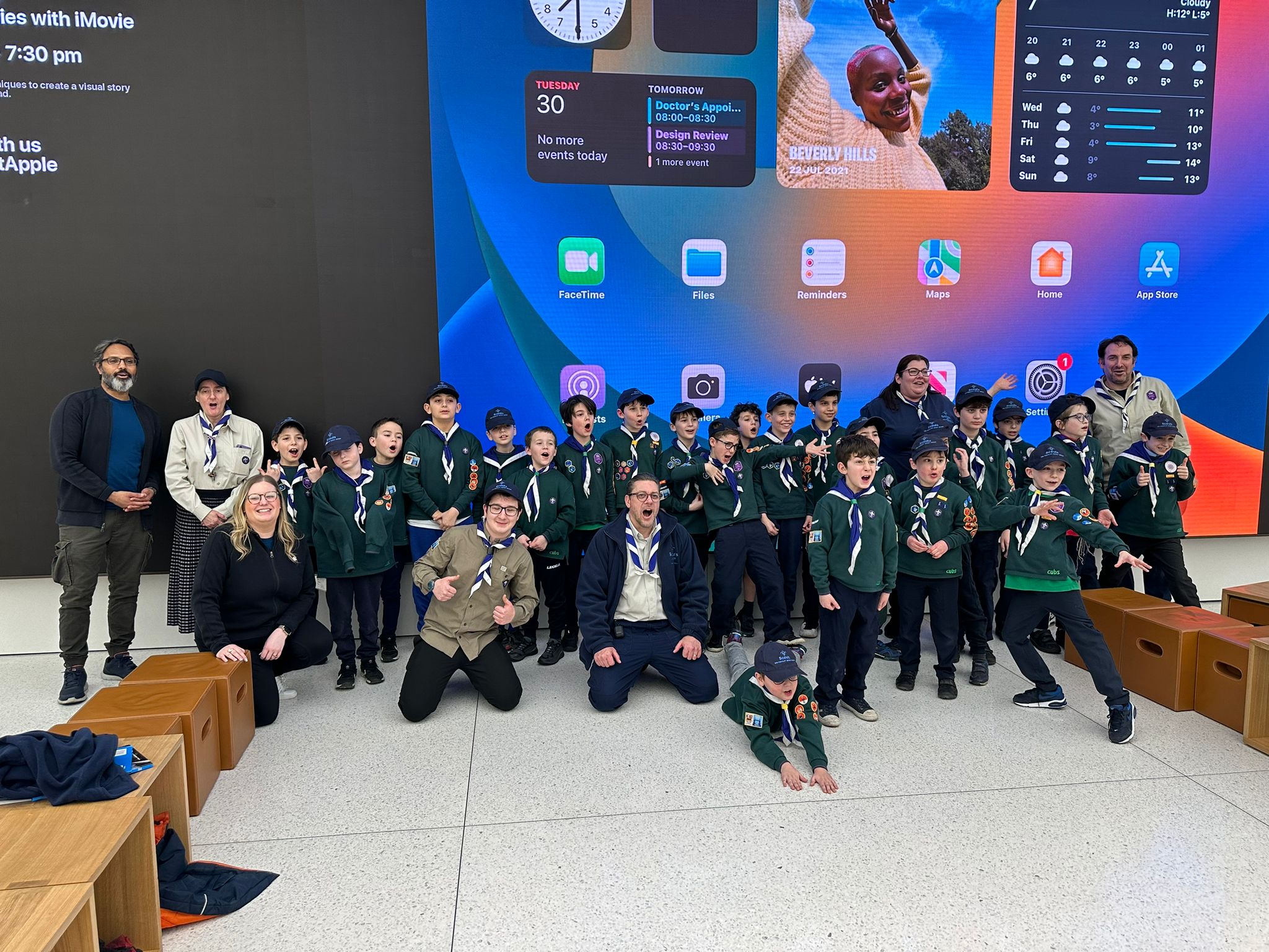 Scouting : Visiting the Apple store