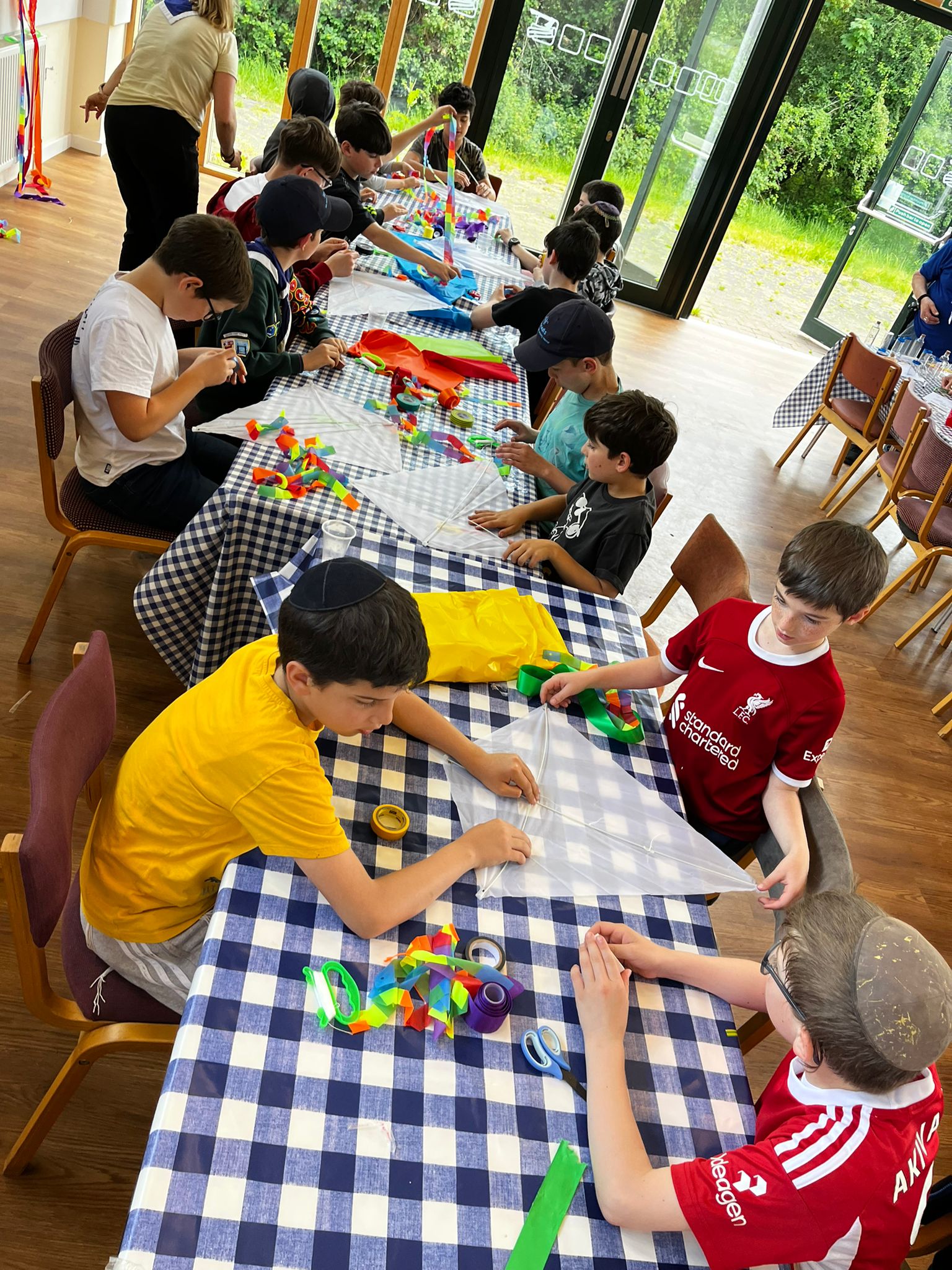 Scouting camp photos : Kite making